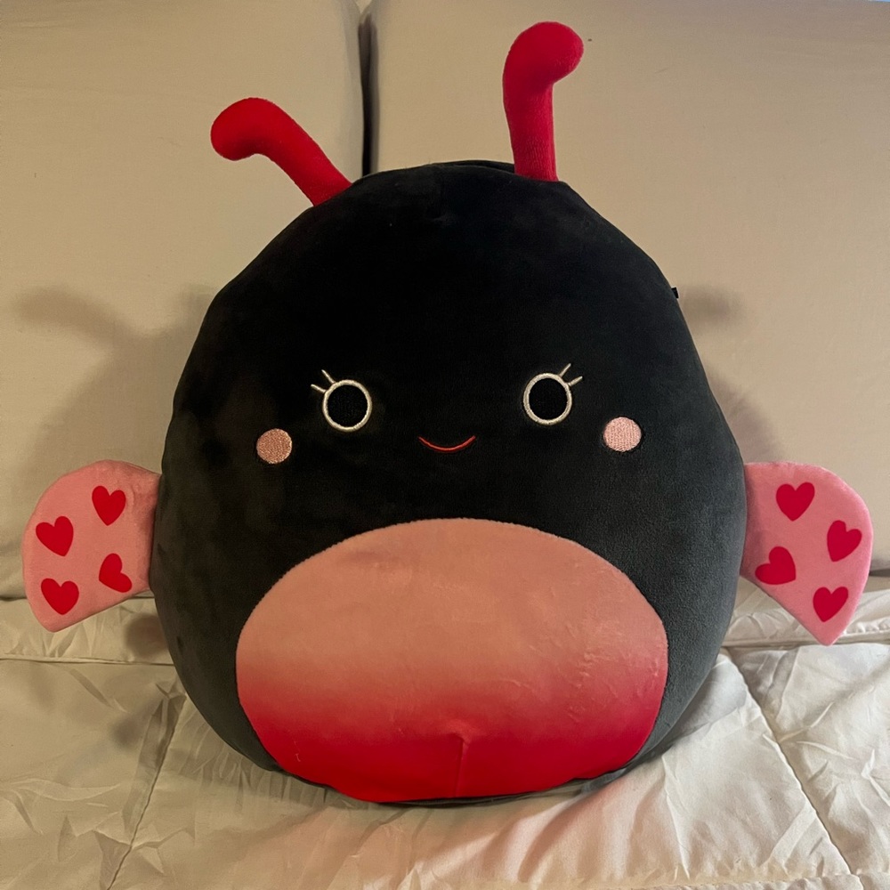 NWOT 11” black valentines day SQUISHMALLOW